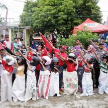 Aksi bersama Wali Kota Tanjungpinang Lis Darmansyah