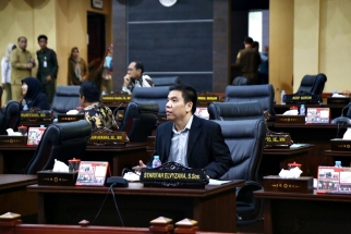 Anggota Komisi II DPRD Kepri Rudi Chua saat menyampaikan pandangannya