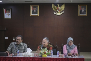 Anggota Komisi III DPRD Kepri, Saproni (tengah) bersama Komisi III Maluku Utara