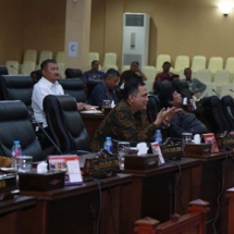 Beberapa anggota dewan menyampaikan tanggapan