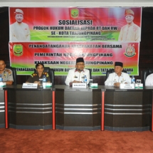 Dari kiri, Kapolres Tanjungpinang AKBP Joko Bintoro, Kajari Tanjungpinang Herry Ahmad Pribadi SH MH, Wali Kota Tanjungpinang H Lis Darmansyah beserta wakilnya, H Syahrul dan Asist