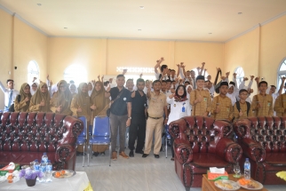 Foto Bersama Peserta Penyuluhan Sosial dengan Panitia