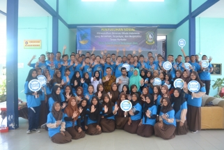 Foto Bersama Peserta dan Panitia Penyuluhan Sosial Usai Kegiatan