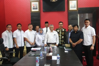 Foto bersama BPJS TK, Komisi II DPRD Kepri dengan Wakil Ketua DPRD Kepri Rizki Faisal