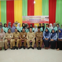 Foto bersama Wali Kota Lis Darmansyah dengan peserta pelatihan