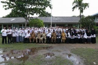 Foto bersama Wali Kota Tanjungpinang Lis Darmansyah