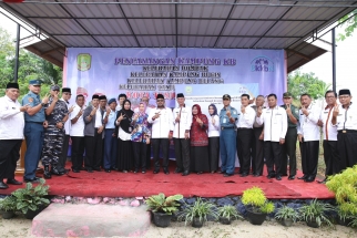 Foto bersama dalam pencanangan Kampung KB