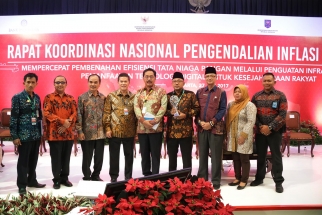 Foto bersama gubernur dan jajaran Pemko Tanjungpinang