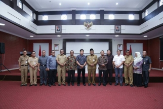 Foto bersama usai penandatanganan NPHD Pemko dan KPUD Tanjungpinang