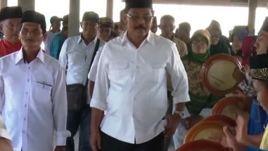 Gubeenur saat tiba di Durai disambut alunan kompang