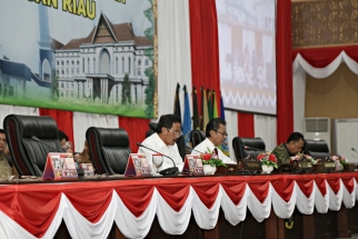Gubernur Kepri Nurdin Basirun bersama Ketua DPRD Kepri Jumaga Nadeak