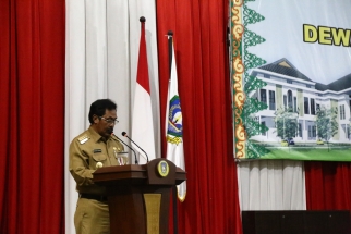 Gubernur Kepri Nurdin Basirun menyampaikan panadangan pemprov atas hasil pansus
