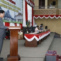 Gubernur Kepri Nurdin Basirun saat menyampaikan laporan LKPj