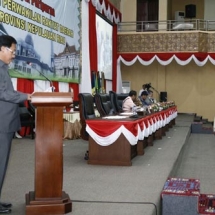 Gubernur Kepri Nurdin Basirun saat menyampaikan laporan LKPj