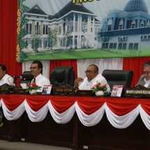 Gubernur Kepri bersama Pimpinan DPRD Kepri, Jumaga Nadeak, Rizki Faisal dan dr Amir Hakim
