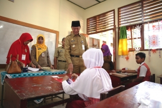 H Syahrul meninjau kesiapan siswa SD jelang Ujian Nasional