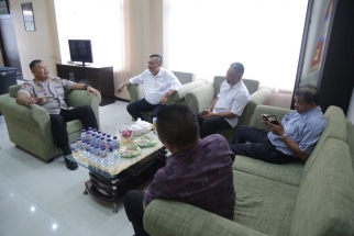 Jajaran Komisi III DPRD Kepri saat berdialog dengan Kasat Brimob Polda Kepri