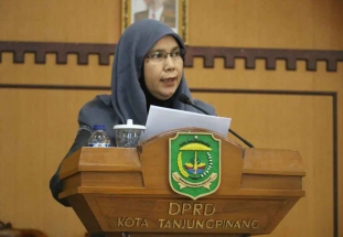 Juru bicara Badan Pembentukan Peraturan Daerah (Bapemperda) DPRD Kota Tanjungpinang, Rika Adrian Menyampaikan Detail Propermperda