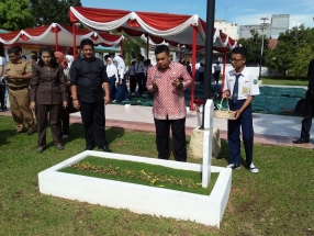 Kadissos Kepri Memimpin Doa