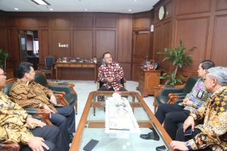 Kepala BNN Komjen Pol Heru Winarko saat pertemuan dengan Wakil Ketua Komisi I DPRD Kepri dan BP Batam