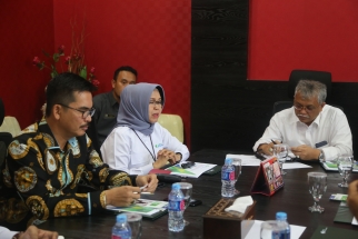 Kepala BPJS TK Tanjungpinang menyampaikan pendapat kepada Komisi II DPRD Kepri