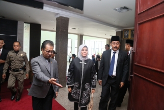 Ketua DPRD Kepri Jumaga Nadeak, Gubernur Kepri Nurdin Basirun bersama Anggota V BPK RI