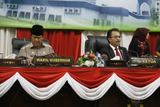 Ketua DPRD Kepri Jumaga Nadeak bersama Wagub Kepri, Isdianto