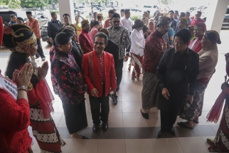 Ketua DPRD Kepri Jumaga Nadeak bersama Wagub Kepri tiba di acara Halal Bihalal Punggowo