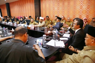Ketua DPRD Kepri Jumaga Nadeak menyampaikan arahannya