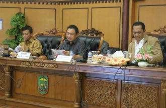 Ketua DPRD Kota Tanjungpinang, Suparno Memimpin Paripurna didampingi Wakil Ketua II, Ahmad Dani, Penjabat Wali Kota Tanjungpinang, Raja Ariza