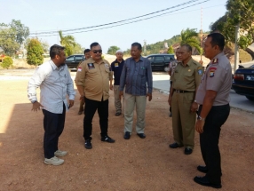 Ketua Komisi III DPRD Kepri Widiastadi Nugroho, Waksat Brimob Polda Kepri bersama Kadis Perkim Kepri Heru Sukmoro