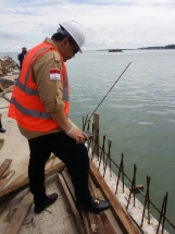 Ketua Komisi III DPRD Kepri Widiastadi Nugroho mengecek kondisi pembangunan