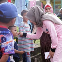 Ketua Tim Penggerak PKK Kota Tanjungpinang Hj Yuniarni Pustoko Weni SH, menyapa peserta anak-anak