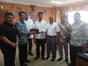 Komisi I DPRD Kepri foto bersama Wali Kota Batam Rudi