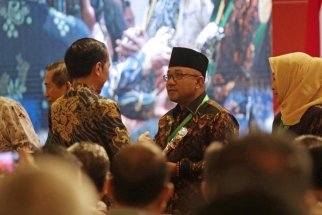 Lis bersalaman dengan Presiden RI Joko Widodo