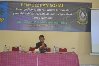 Moderator dari Dinas Sosial Prov Kepri Ibnu Saat Memandu Acara