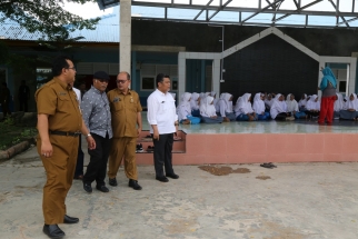 Pansus LKPj saat keliling meninjau sekolah