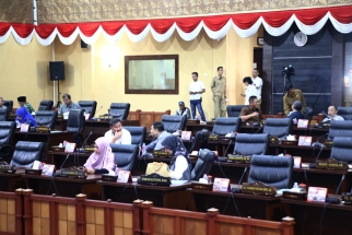 Para anggota DPRD Kepri saat mengikuti sidang pembahasan Tatib DPRD Kepri