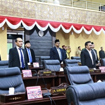 Para anggota DPRD Kepri saat sidang paripurna