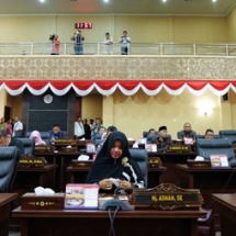 Para anggota DPRD saat menghadiri rapat paripurna