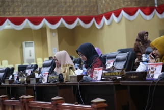 Para anggota dewan saat mengikuti Paripurna Jawaban Pemprov Terhadap Pandangan Umum Fraksi