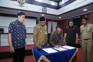 Penandatangnan NPHD oleh Pemko dan KPUD Tanjungpinang