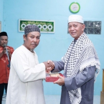 Penyerahan bantuan dari Pemko Tanjungpinang