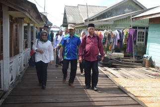 Penyuluh Sosial Ir Syafmimi, Sekdis Sosial Endang Suhara, Anggota DPRD Kepri dapil Bintan Lingga Hanafi Ekra