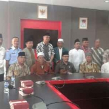 Peserta Berfoto Bersama Ketua MUI