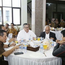 Pimpinan DPRD Kepri saat halal bihalal