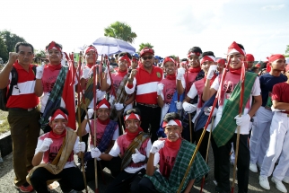 Salah satu grup peserta foto bersama Lis Darmansyah