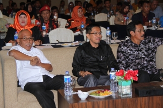 Sekretaris Komisi I Sukhri Farial, Ketua Komisi I Abdurrahman bersama Gubernur Nurdin Basirun