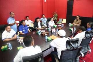 Suasana dialog antara DPP LSM Berlian dengan Ketua DPRD Kepri Jumaga Nadeak