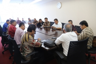 Suasana pertemuan panlih dengan kemendagri yang juga dihadiri Sekwan DPRD Kepri Hamidi